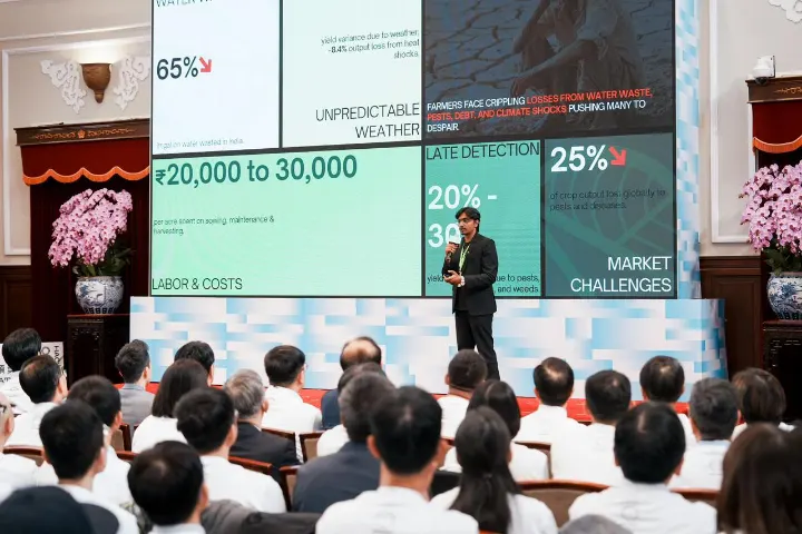 CropNow presenting the problems farmers face, on stage in Taiwan